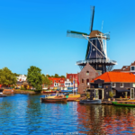 ReisenAktuell Arielle Holland Frühling Windmühle Haarlem ReisenAktuell Arielle Holland Frühling Windmühle Haarlem