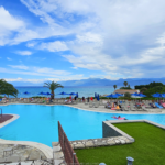 ReisenAktuell Korfu Mareblue Beach Resort Hotel Außenpoolanlage ReisenAktuell Korfu Mareblue Beach Resort Hotel Außenpoolanlage